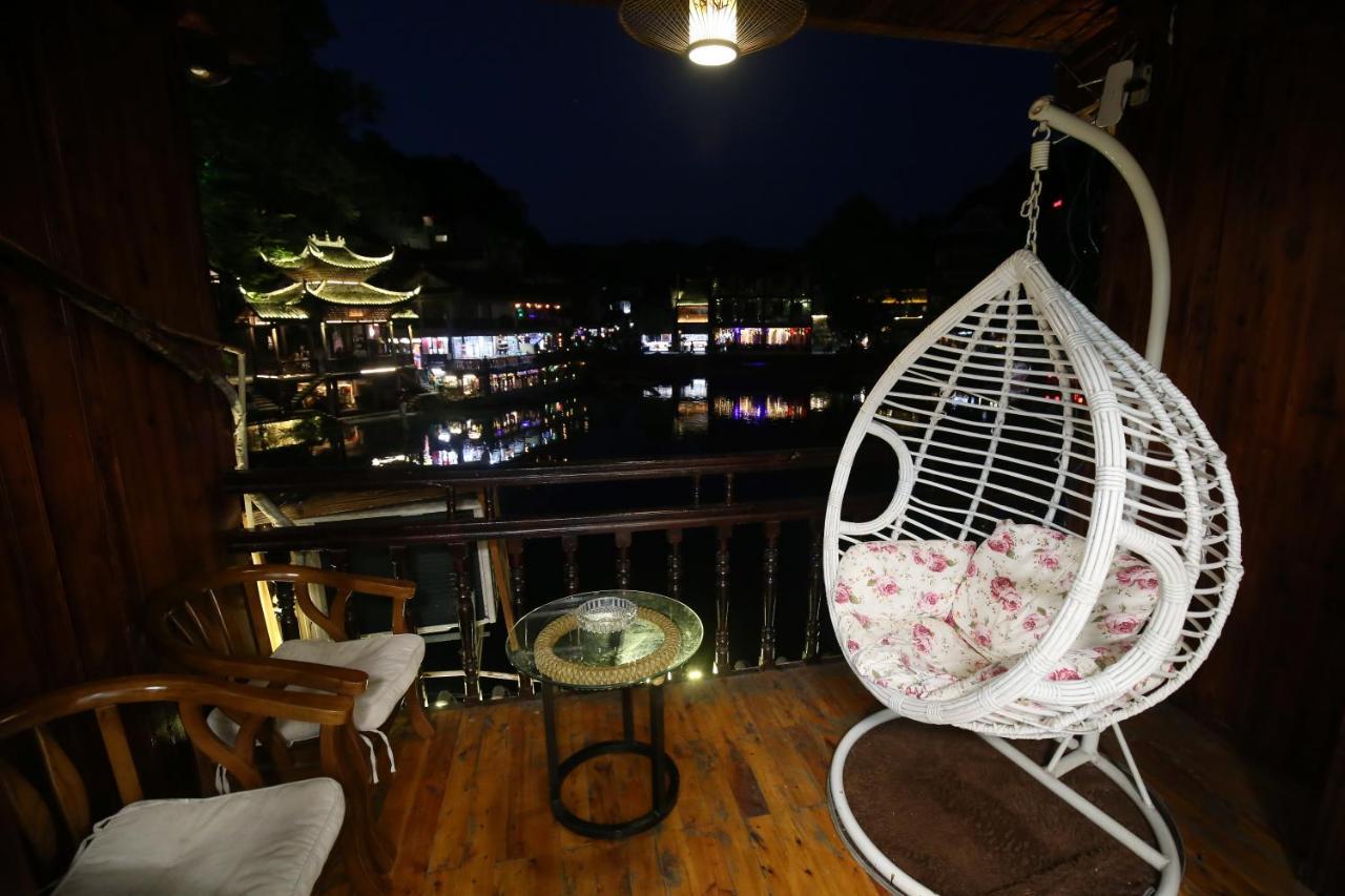 Lqj Riverside Guest House เฟิ่งหวง ภายนอก รูปภาพ