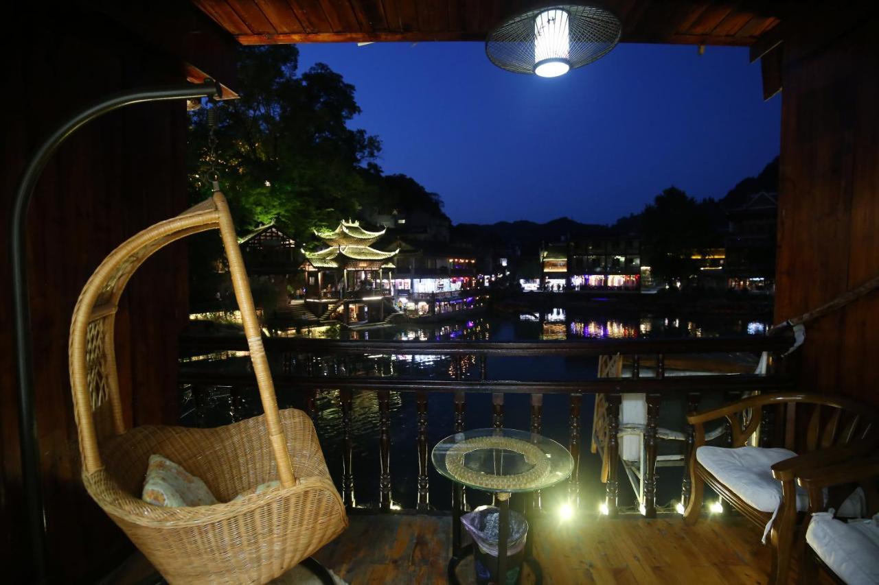 Lqj Riverside Guest House เฟิ่งหวง ภายนอก รูปภาพ