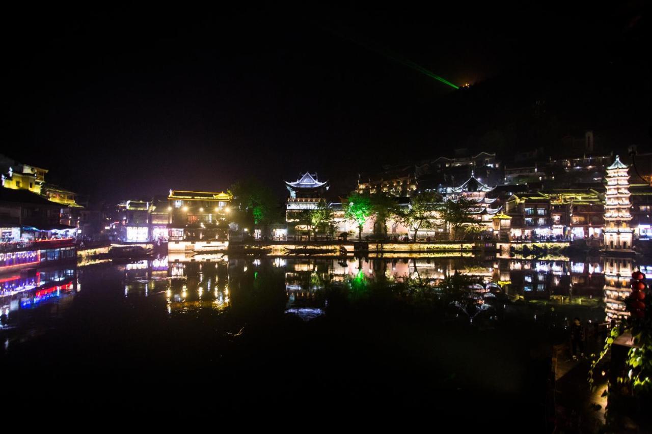 Lqj Riverside Guest House เฟิ่งหวง ภายนอก รูปภาพ