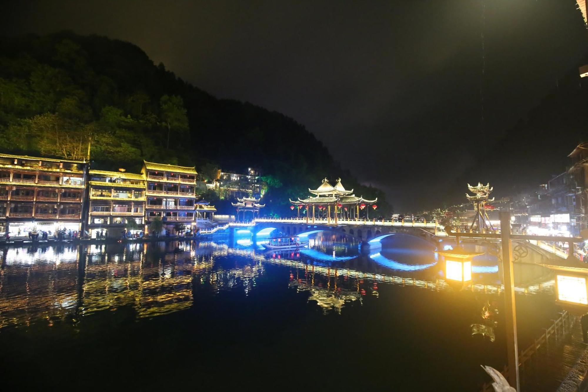 Lqj Riverside Guest House เฟิ่งหวง ภายนอก รูปภาพ