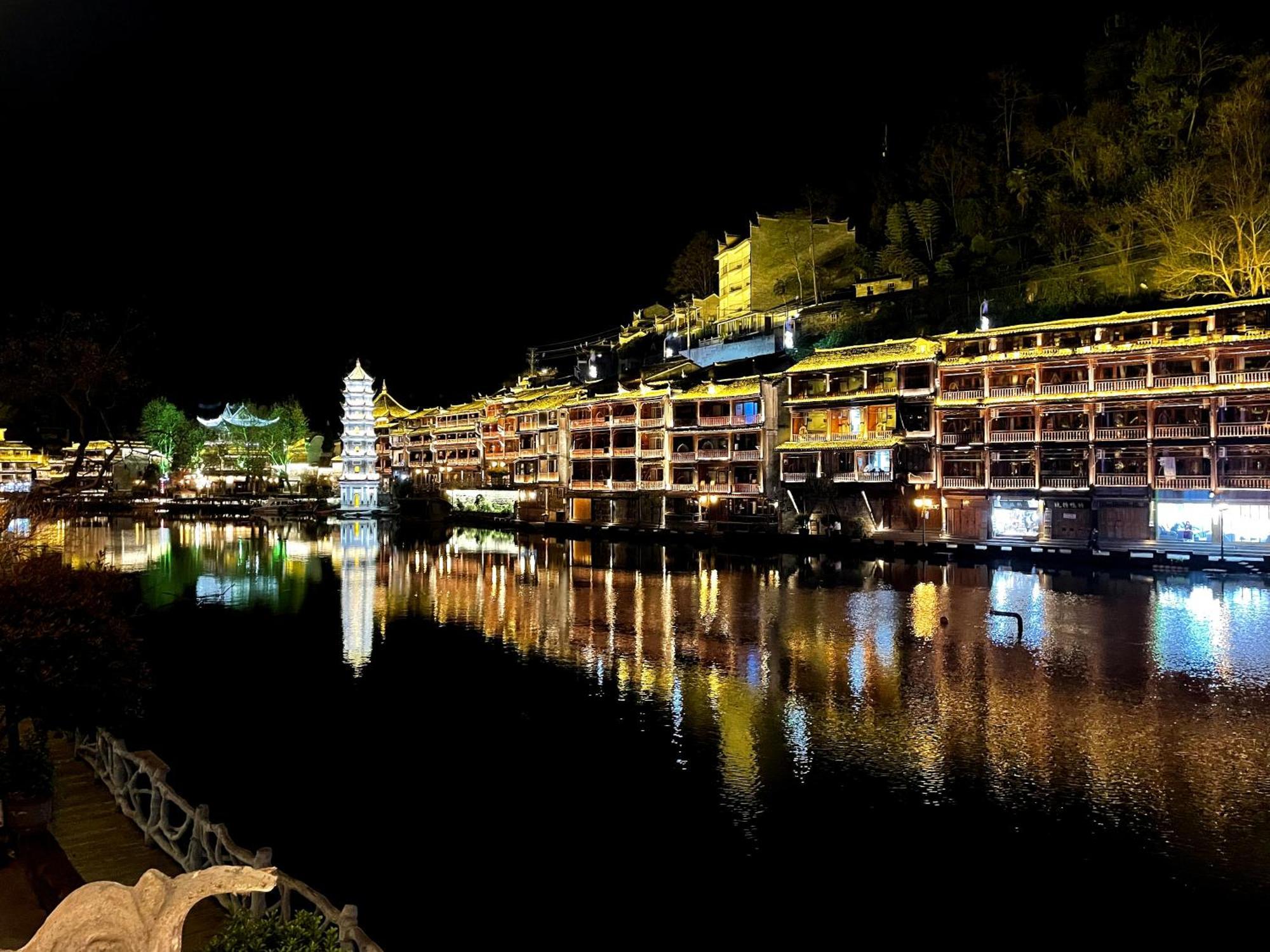 Lqj Riverside Guest House เฟิ่งหวง ภายนอก รูปภาพ