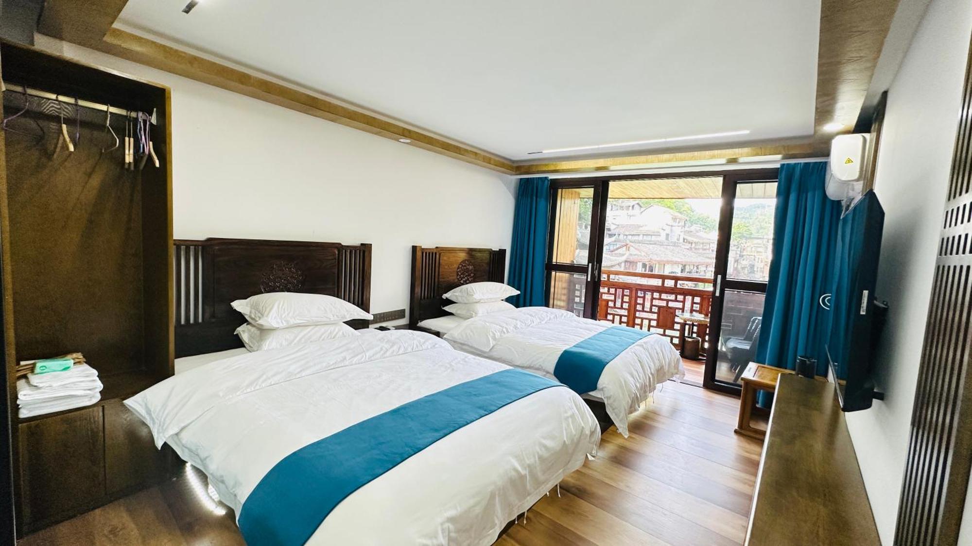 Lqj Riverside Guest House เฟิ่งหวง ภายนอก รูปภาพ
