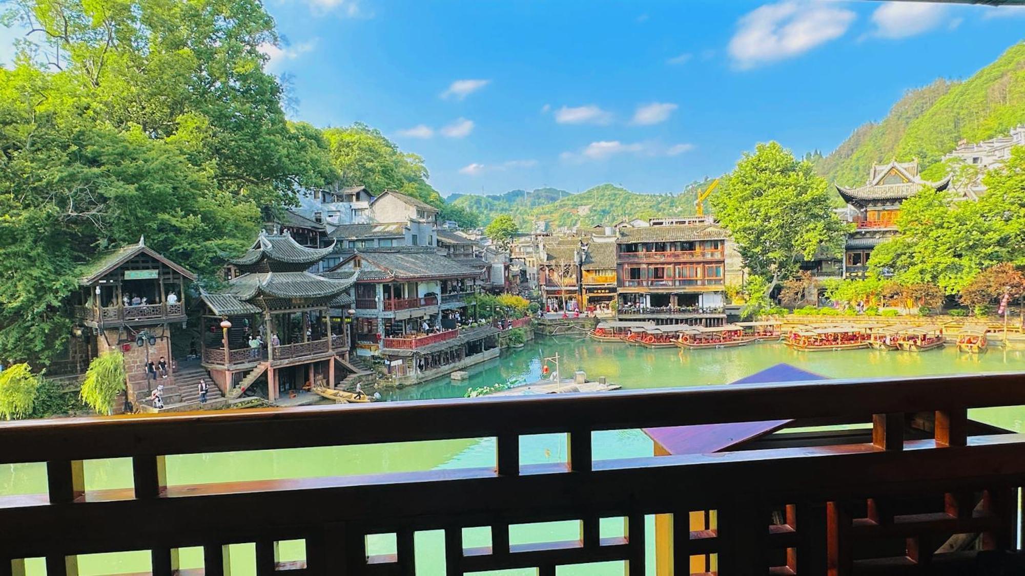 Lqj Riverside Guest House เฟิ่งหวง ภายนอก รูปภาพ