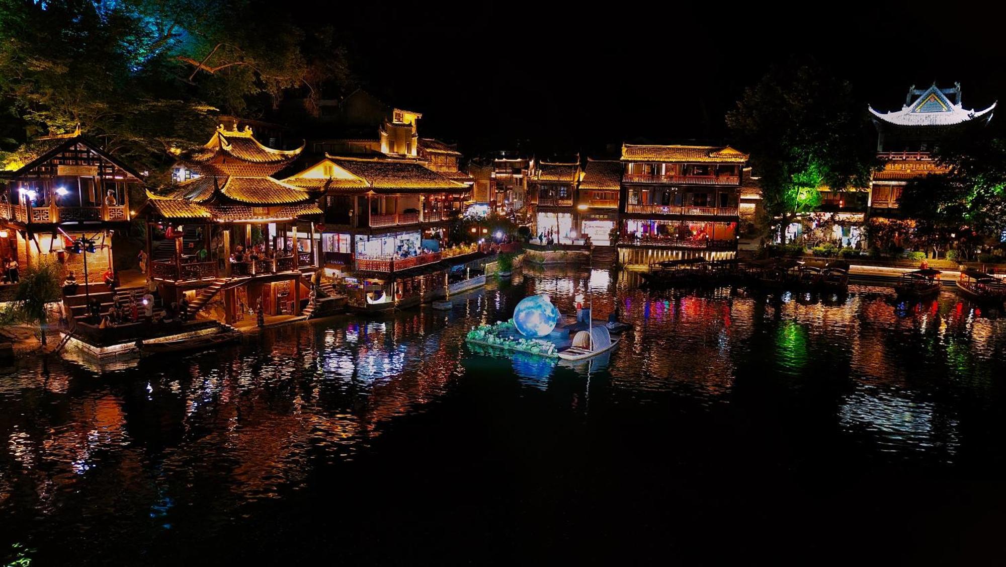 Lqj Riverside Guest House เฟิ่งหวง ภายนอก รูปภาพ