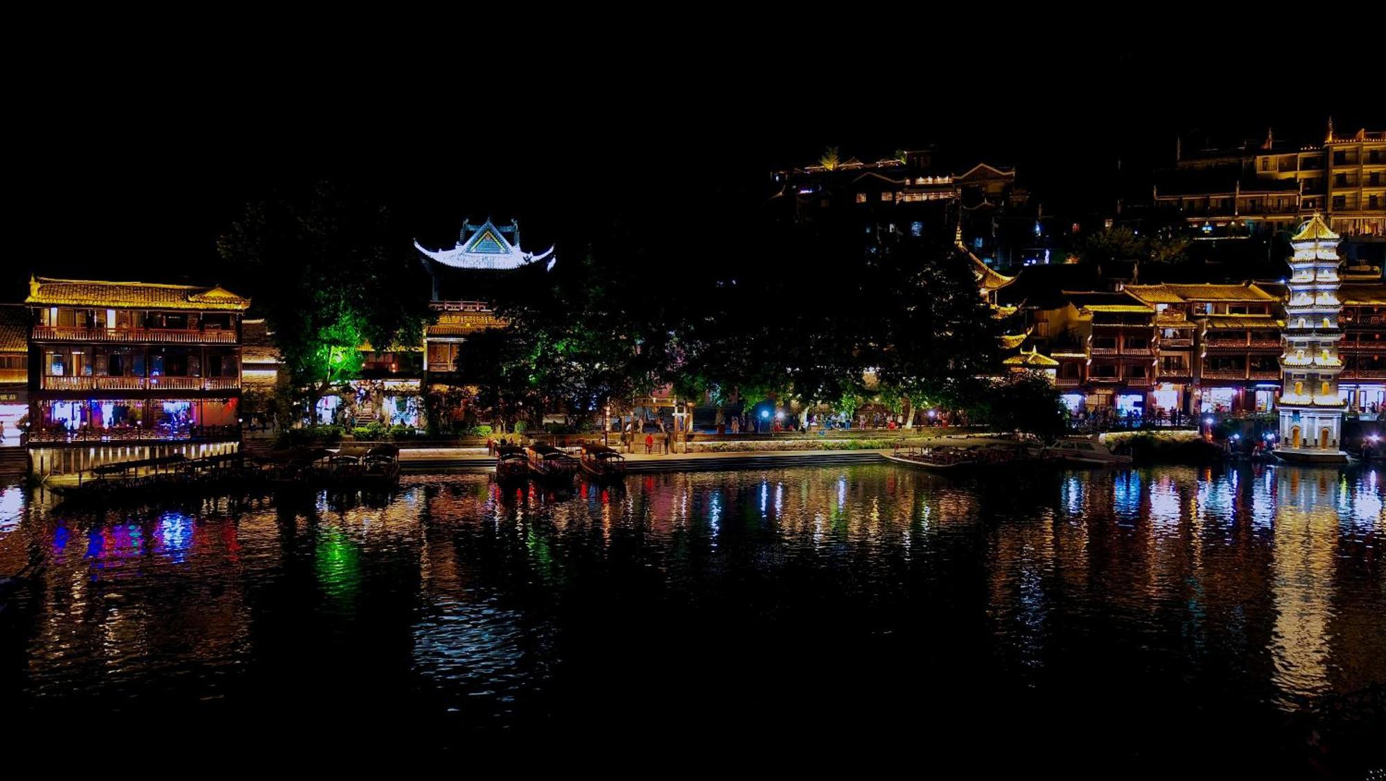 Lqj Riverside Guest House เฟิ่งหวง ภายนอก รูปภาพ