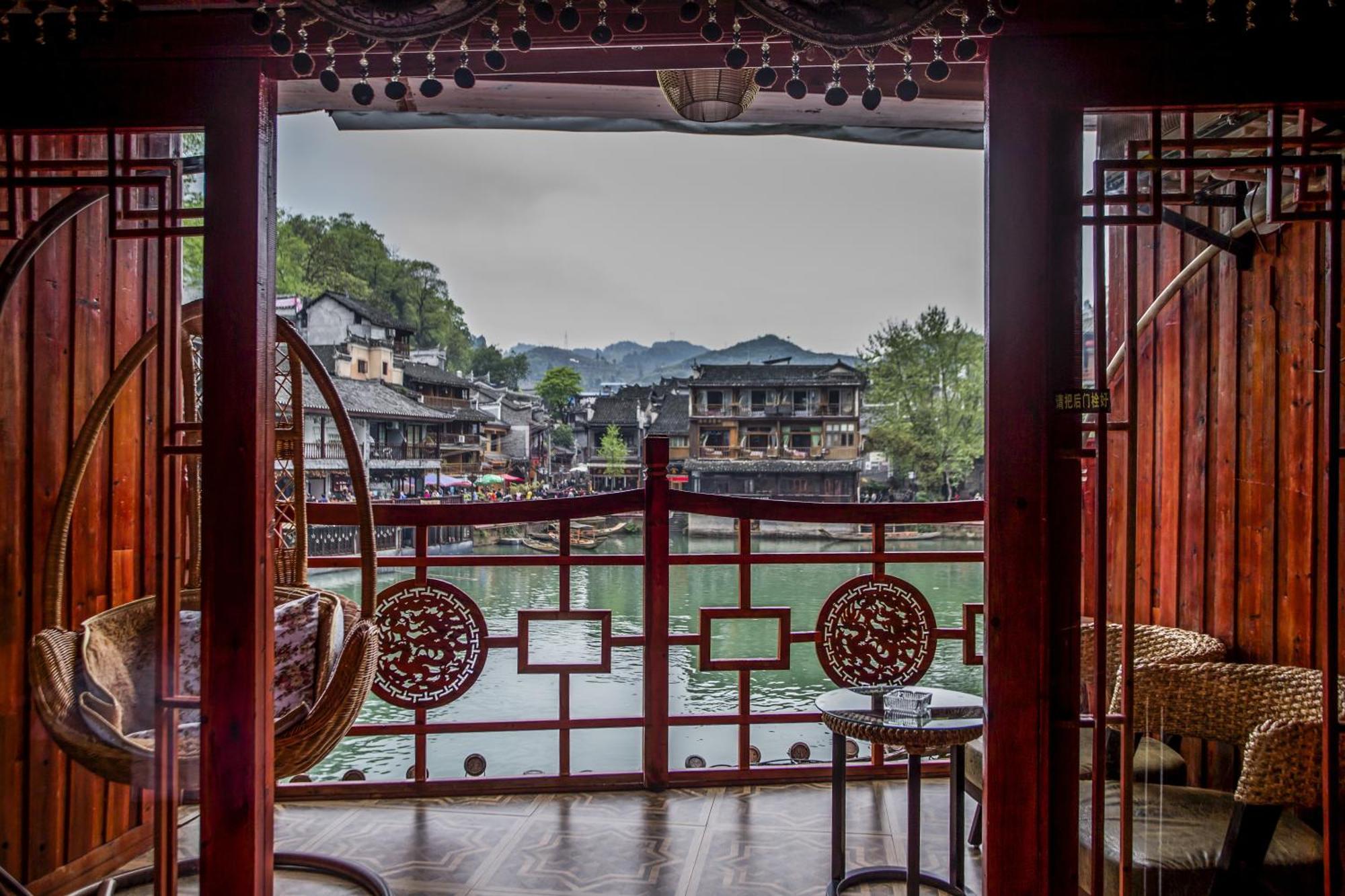 Lqj Riverside Guest House เฟิ่งหวง ภายนอก รูปภาพ