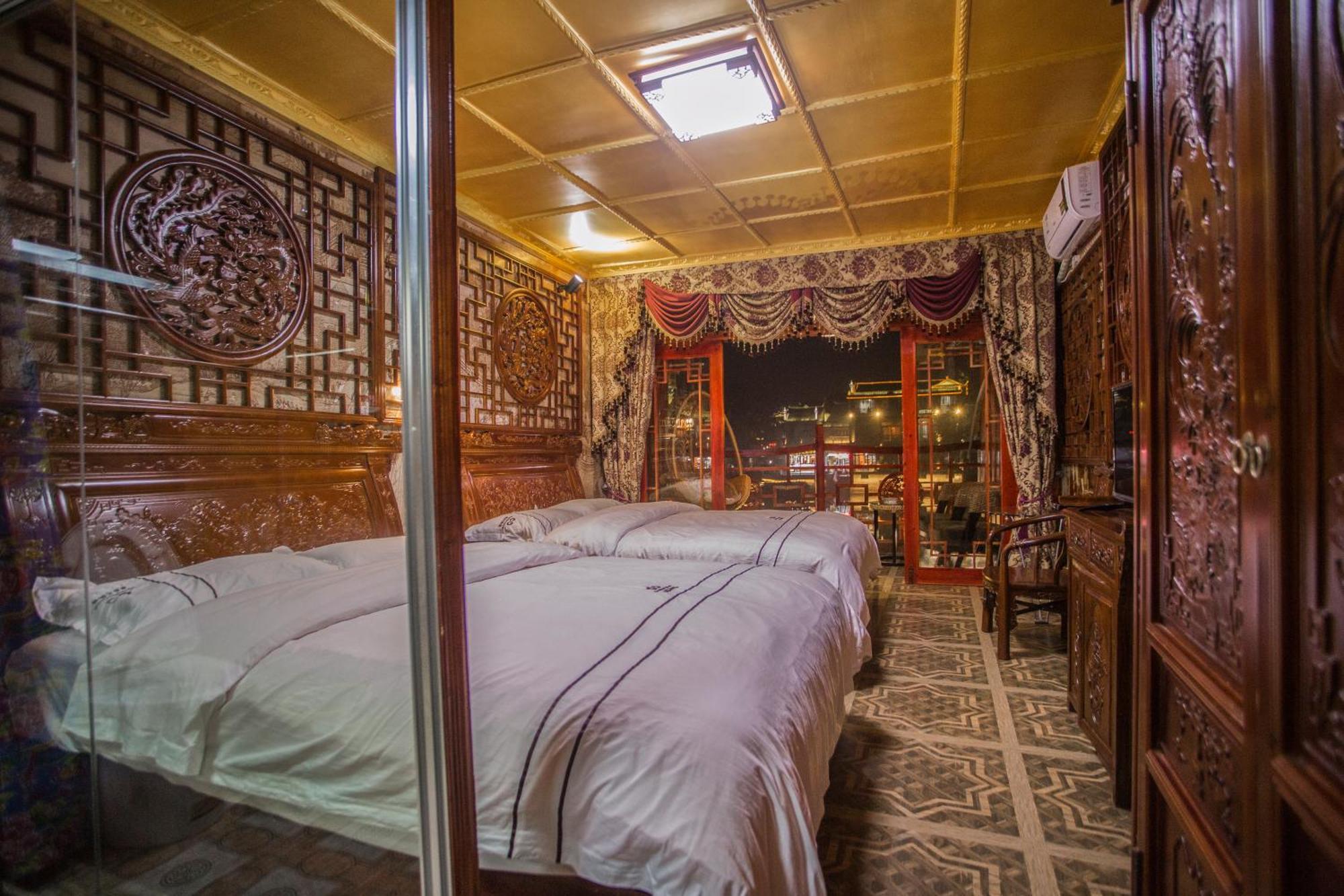 Lqj Riverside Guest House เฟิ่งหวง ภายนอก รูปภาพ
