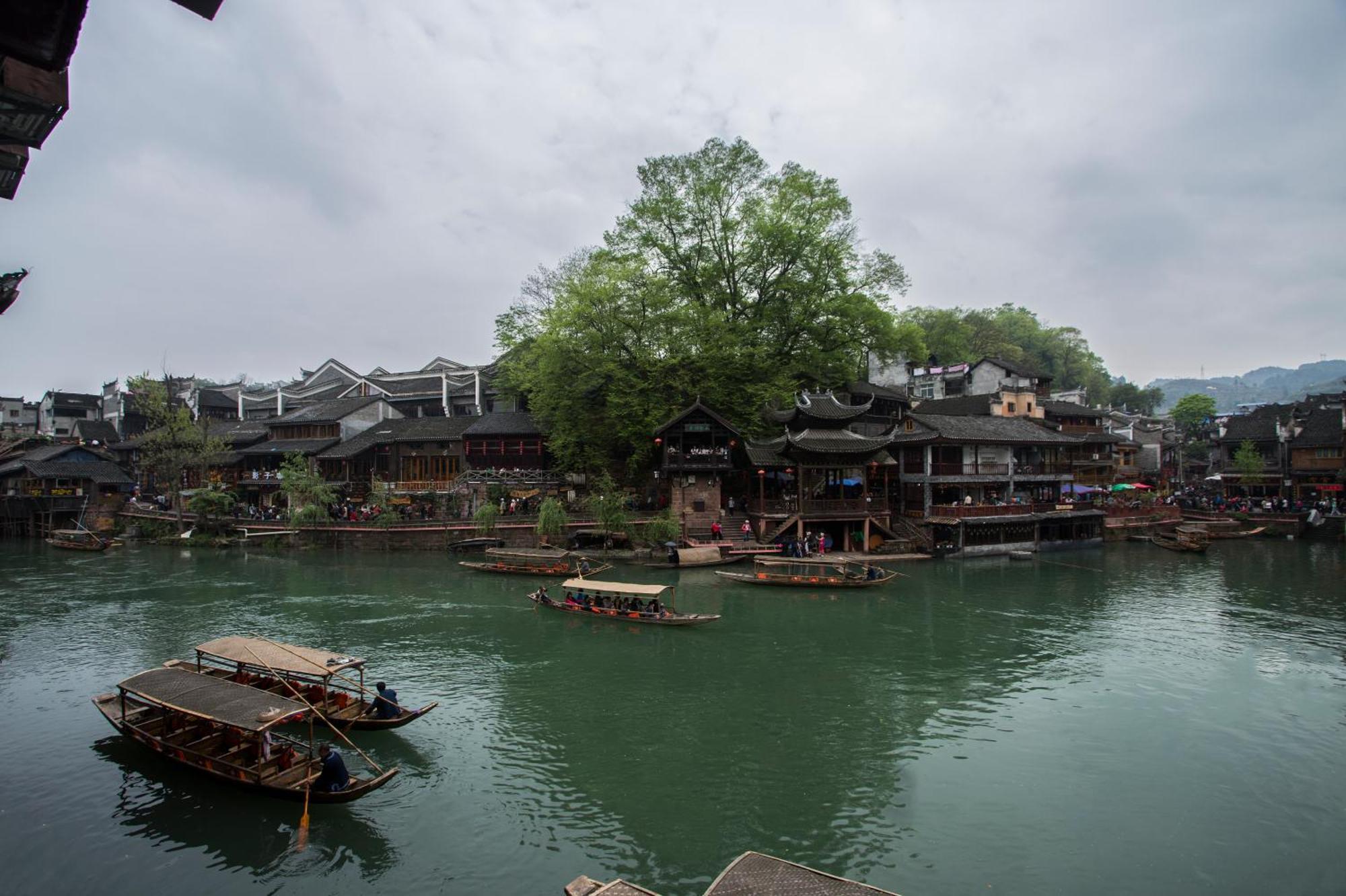 Lqj Riverside Guest House เฟิ่งหวง ภายนอก รูปภาพ