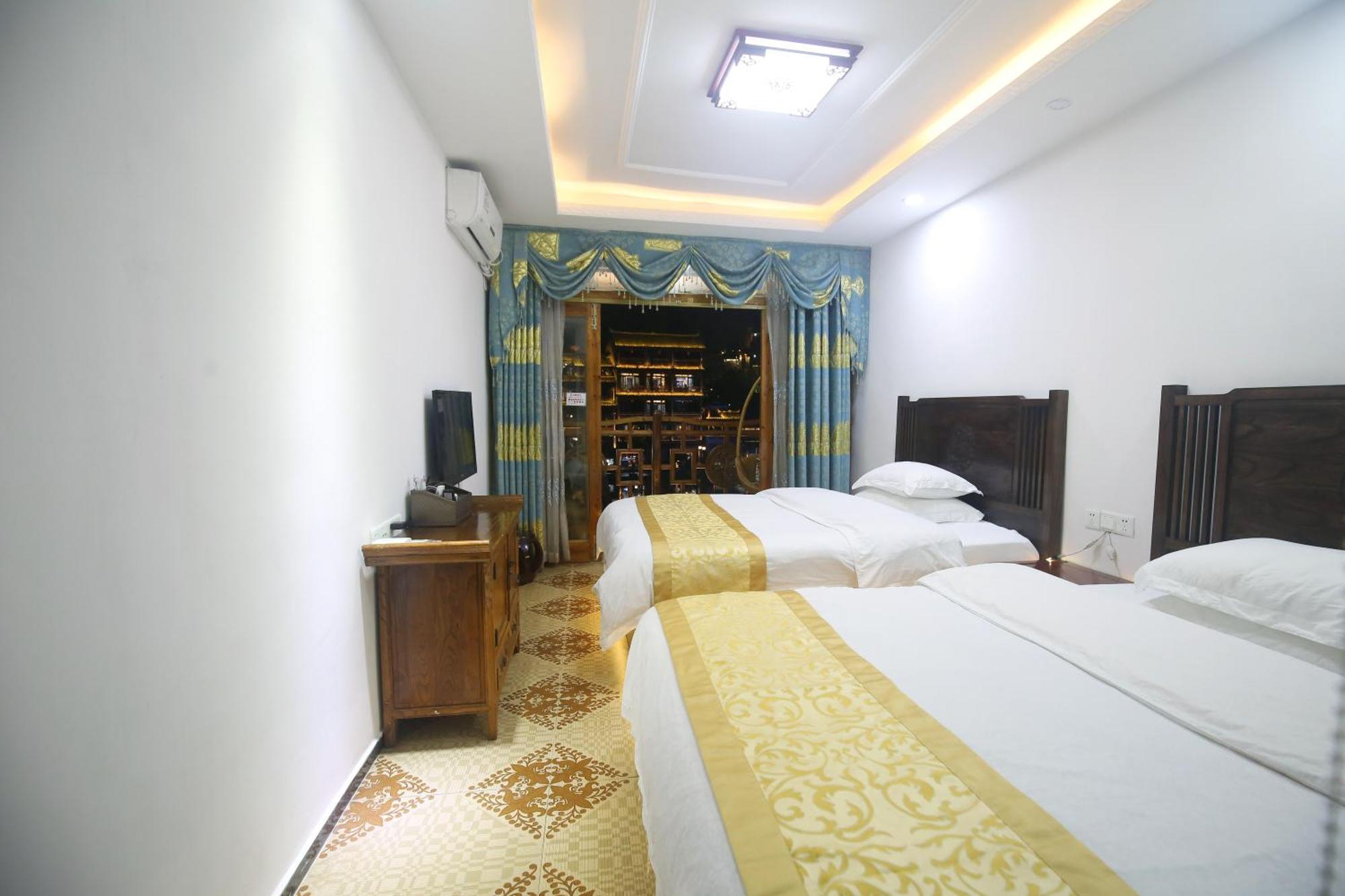 Lqj Riverside Guest House เฟิ่งหวง ภายนอก รูปภาพ
