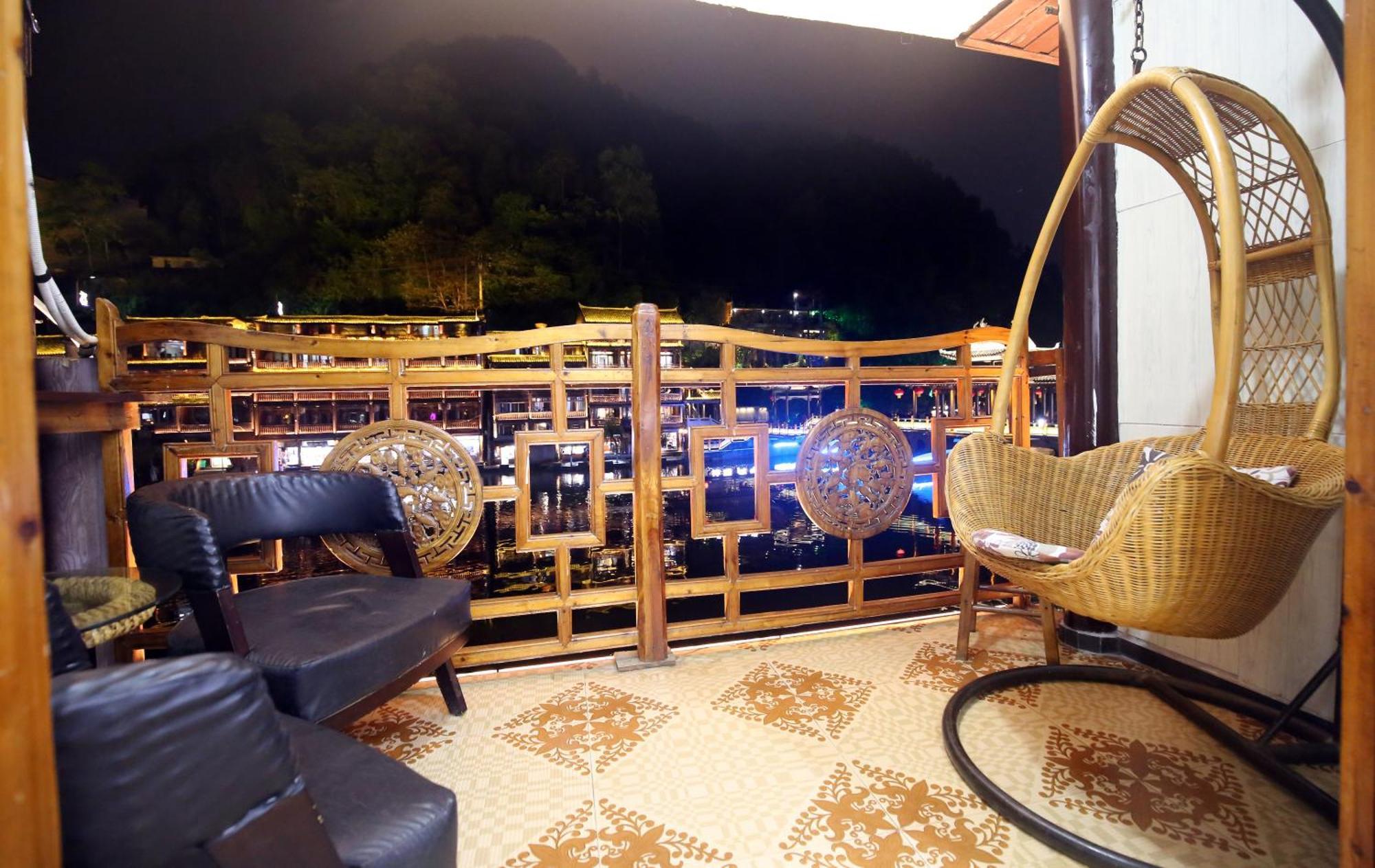 Lqj Riverside Guest House เฟิ่งหวง ภายนอก รูปภาพ