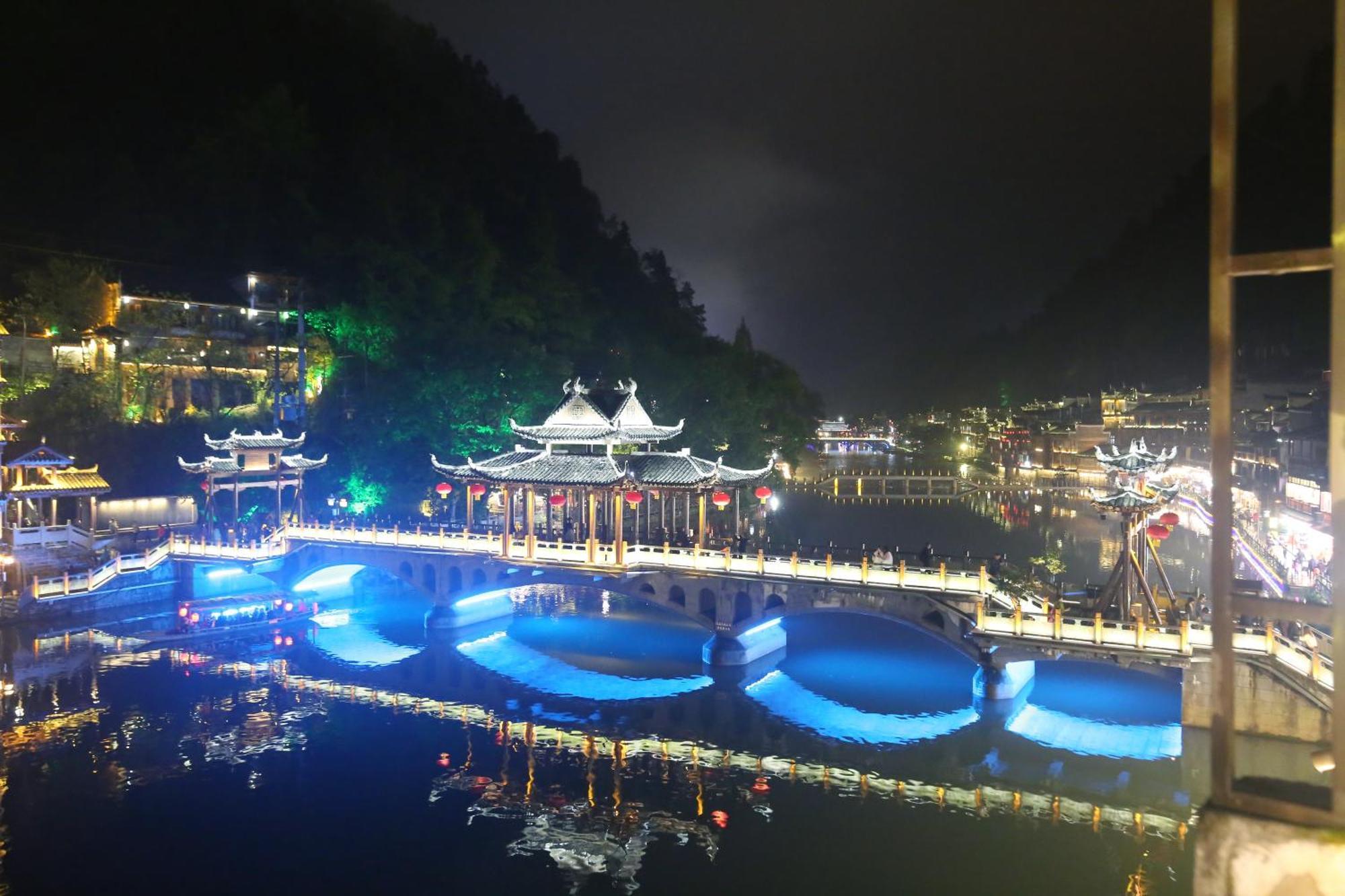 Lqj Riverside Guest House เฟิ่งหวง ภายนอก รูปภาพ