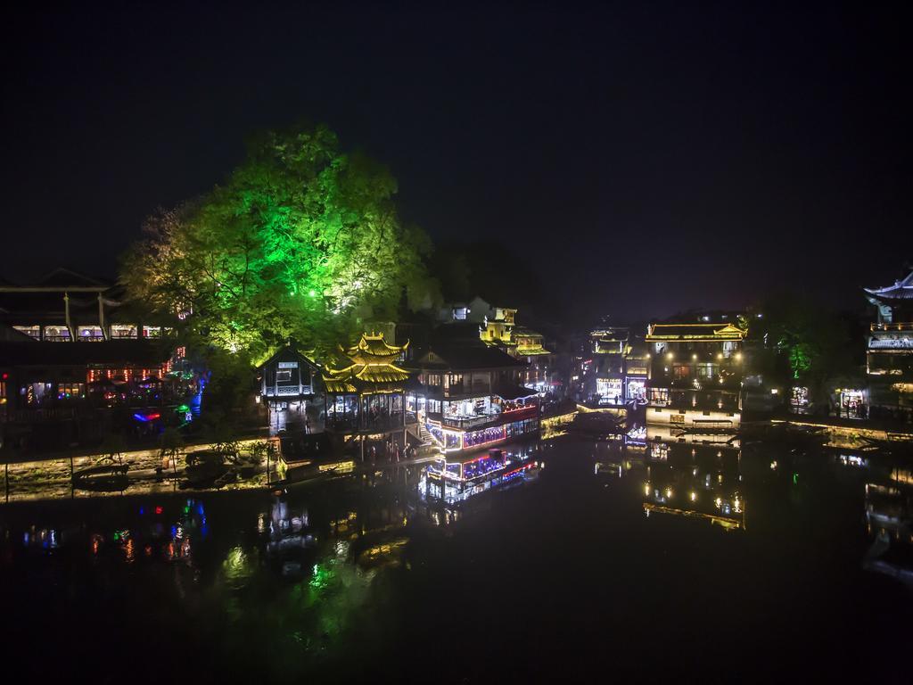 Lqj Riverside Guest House เฟิ่งหวง ภายนอก รูปภาพ